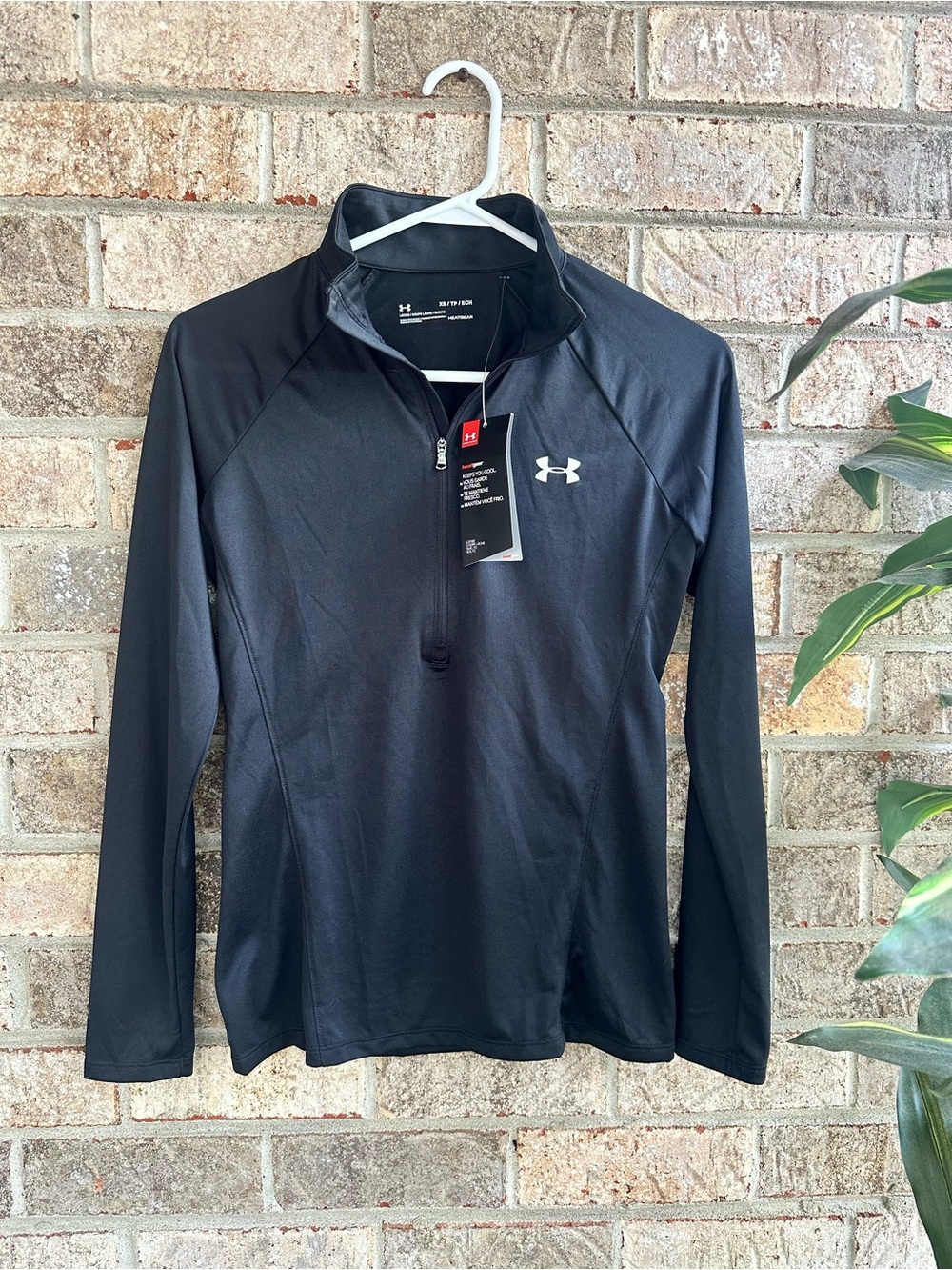 NWT Under Armour Black HeatGear Quarter-Zip Top
